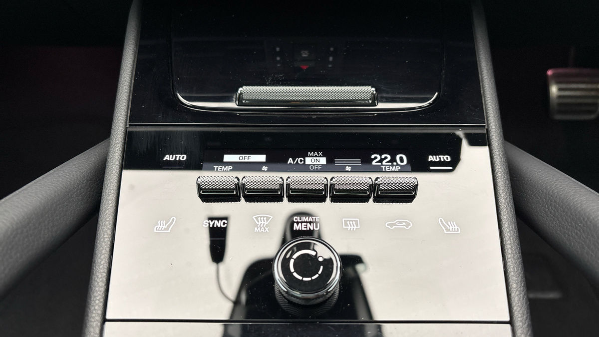 Porsche Cayenne Image 27