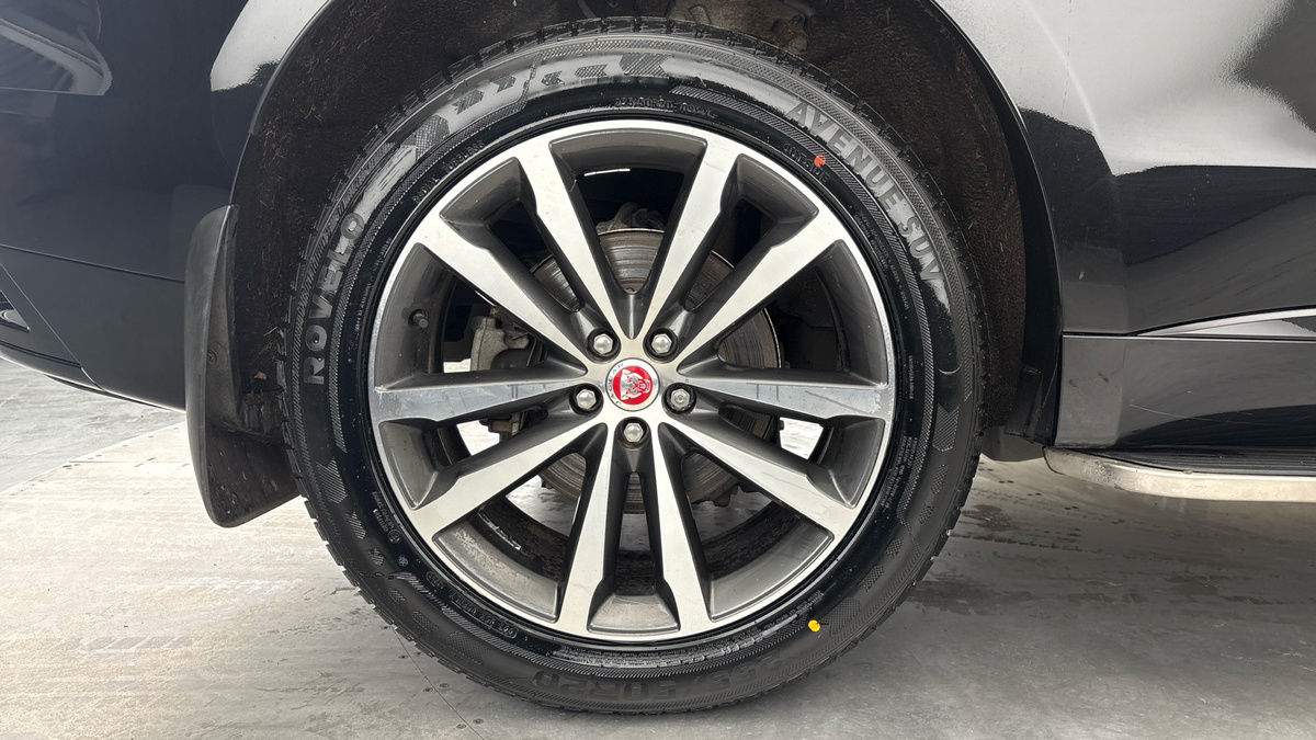 Jaguar F-PACE Image 10