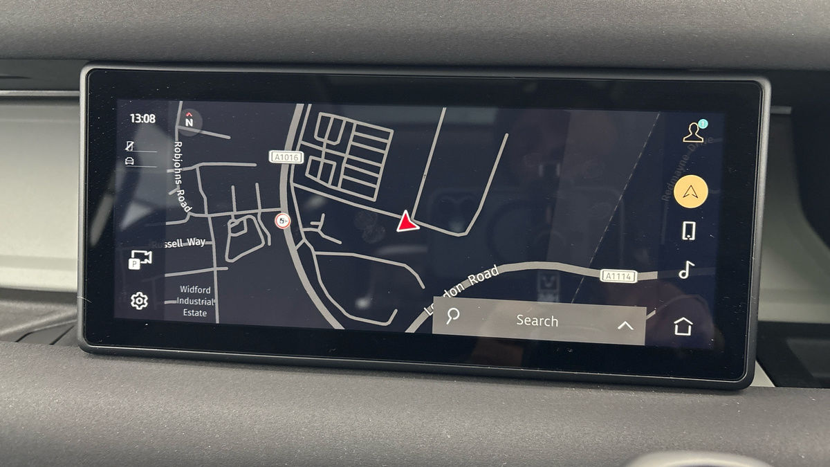 Land Rover Defender 110 Image 17