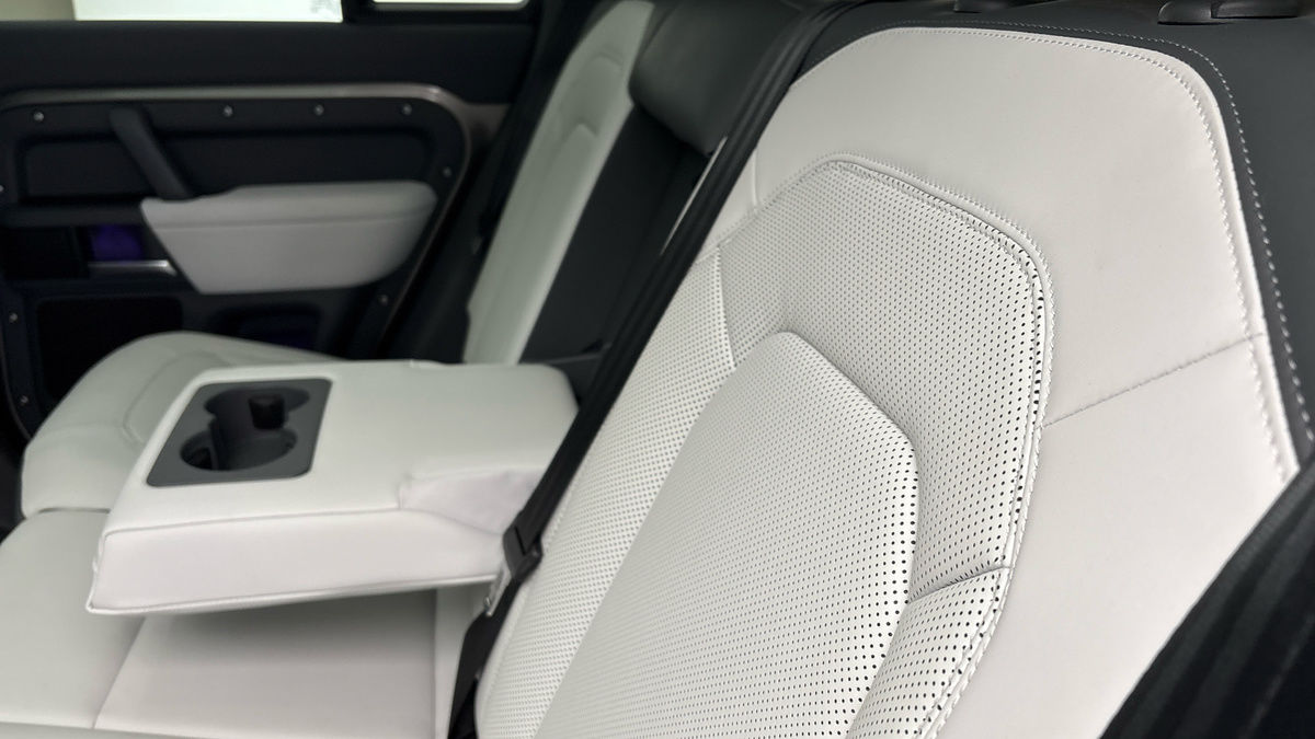 Land Rover Defender 110 Urban Image 24