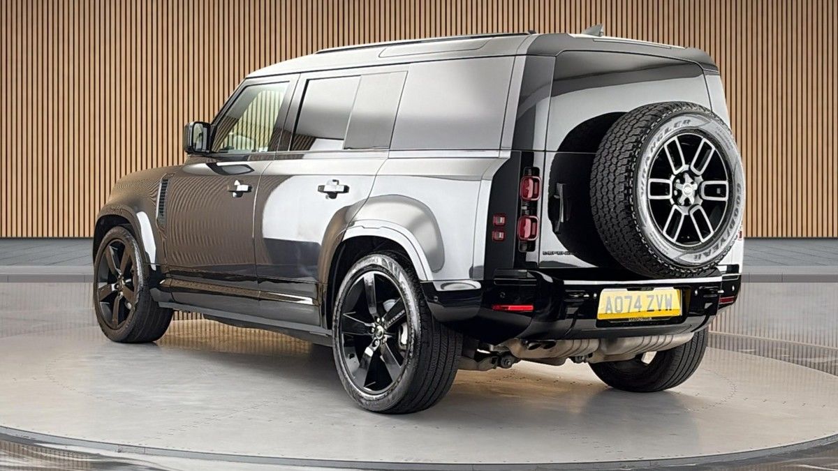 Land Rover Defender 110 Image 2