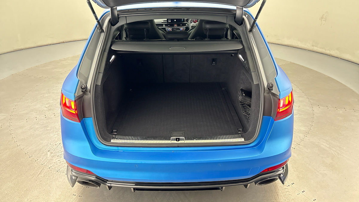 Audi RS4 Avant Image 11