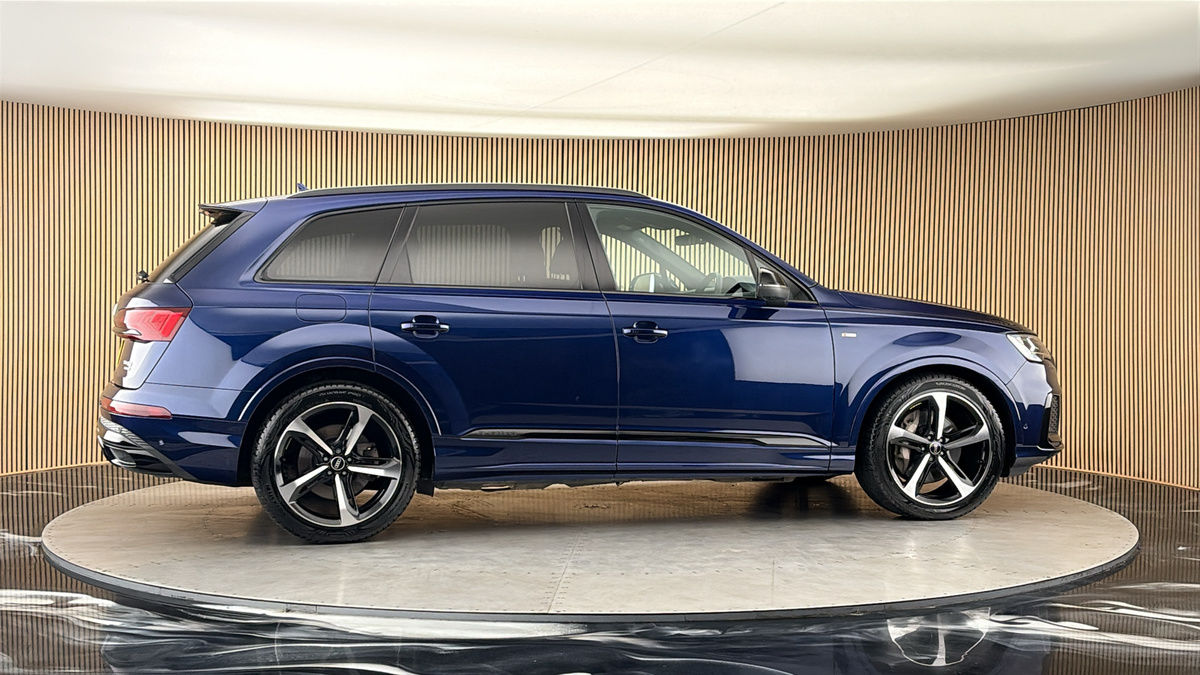 More views of Audi Q7