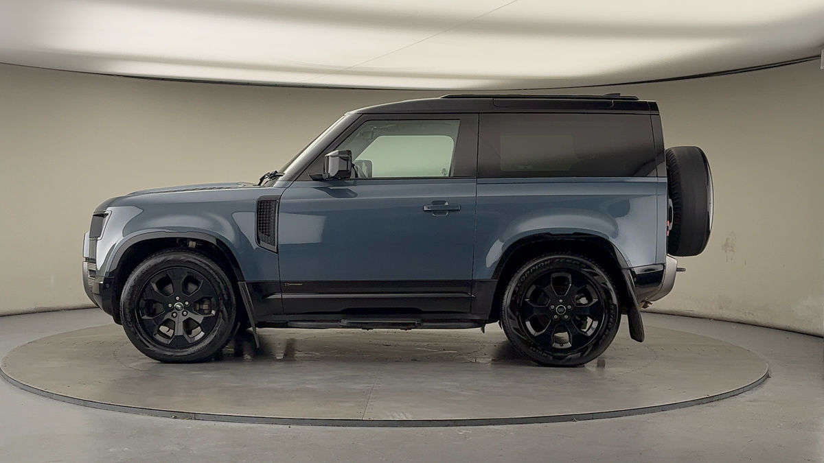 Land Rover Defender 90 Image 15