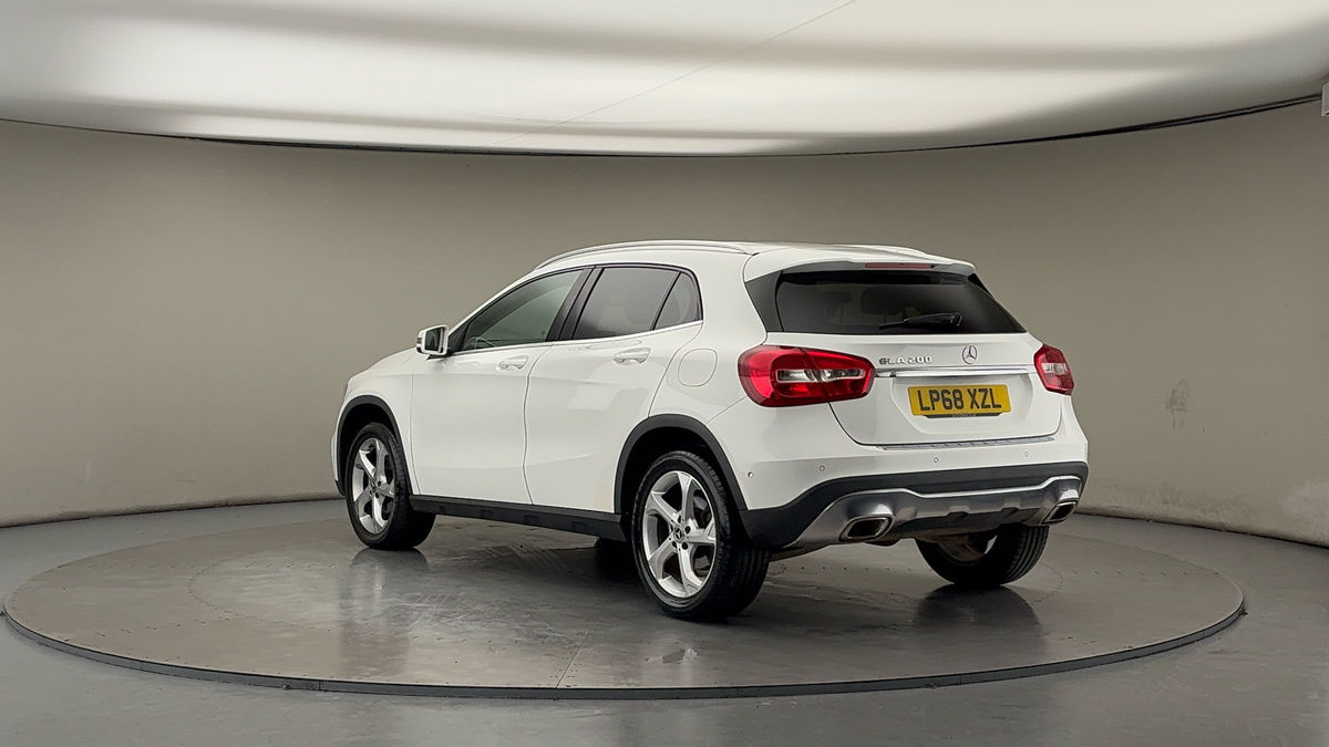 Mercedes-Benz GLA Image 2