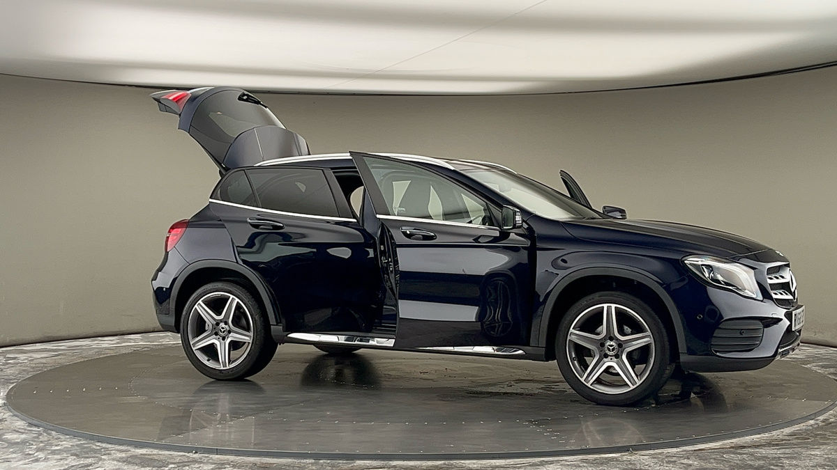 More views of Mercedes-Benz GLA