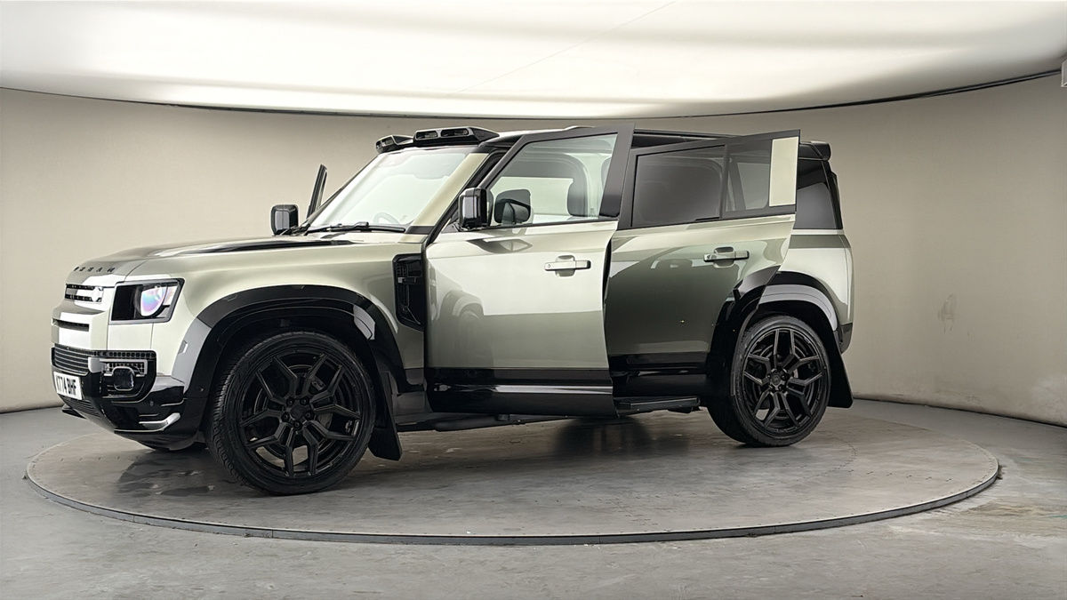 More views of Land Rover Defender 110