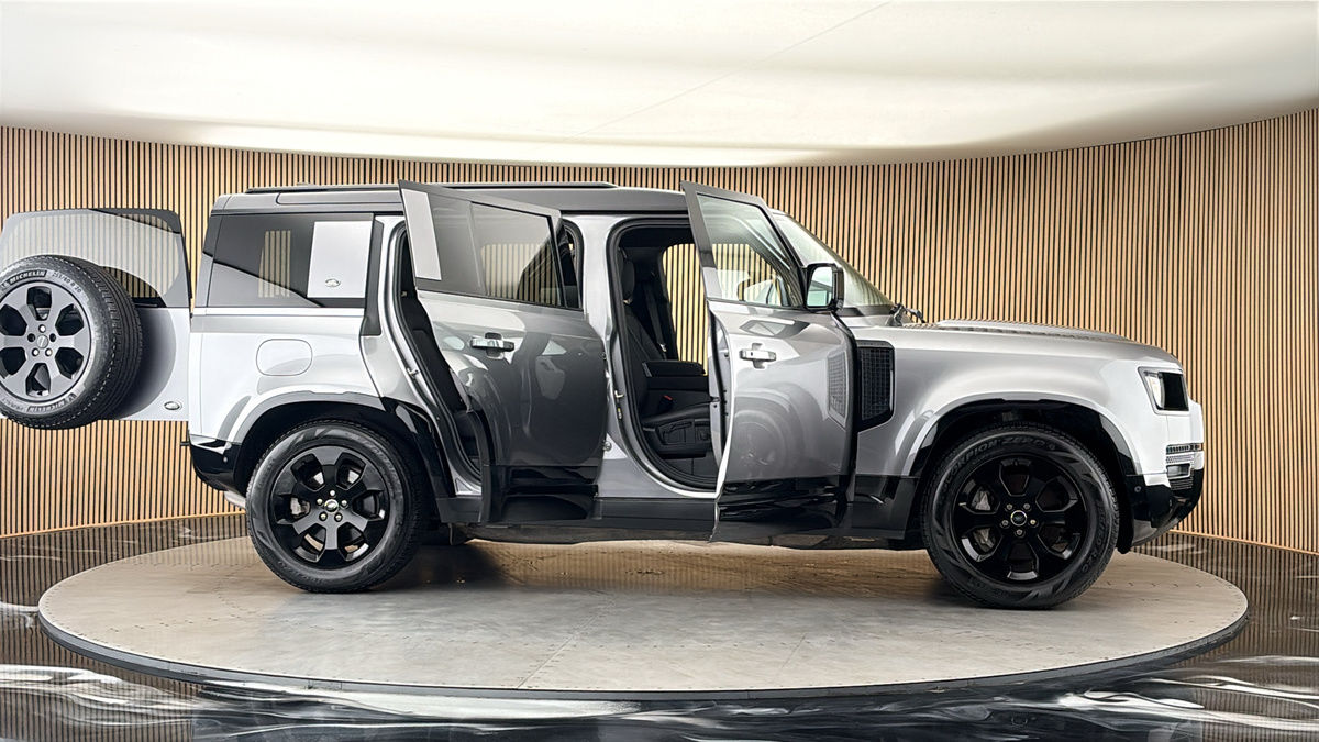 More views of Land Rover Defender 110