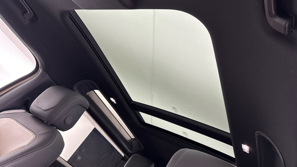 Land Rover Defender 90 Image 6