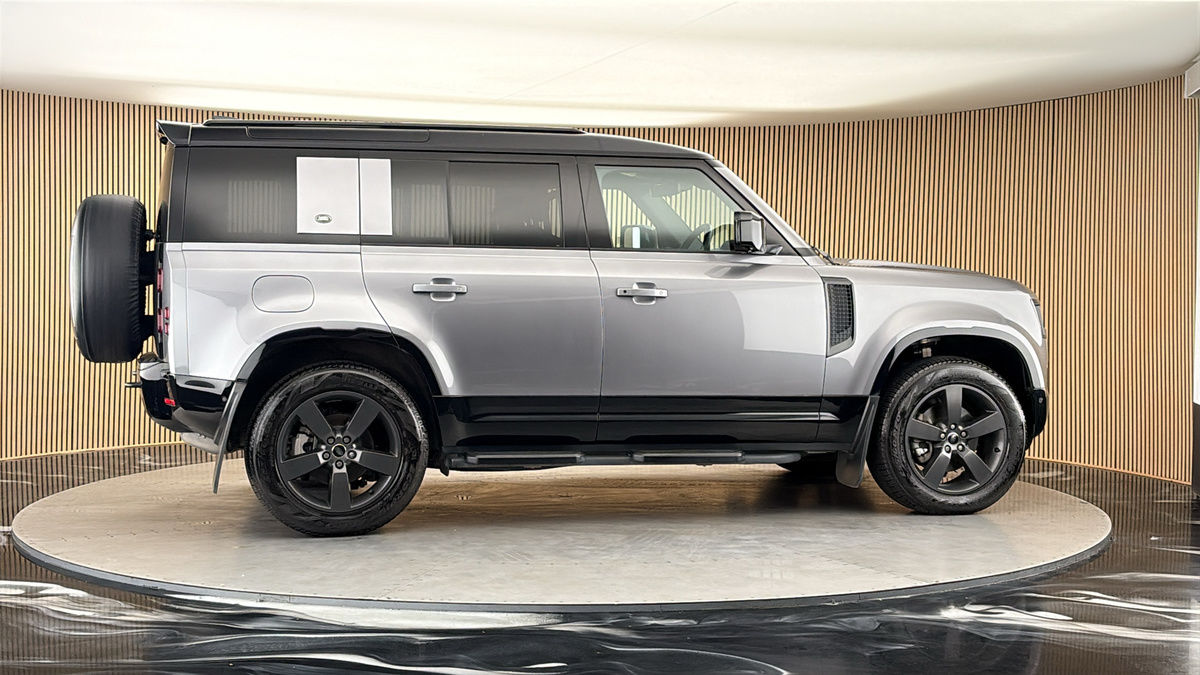 More views of Land Rover Defender 110