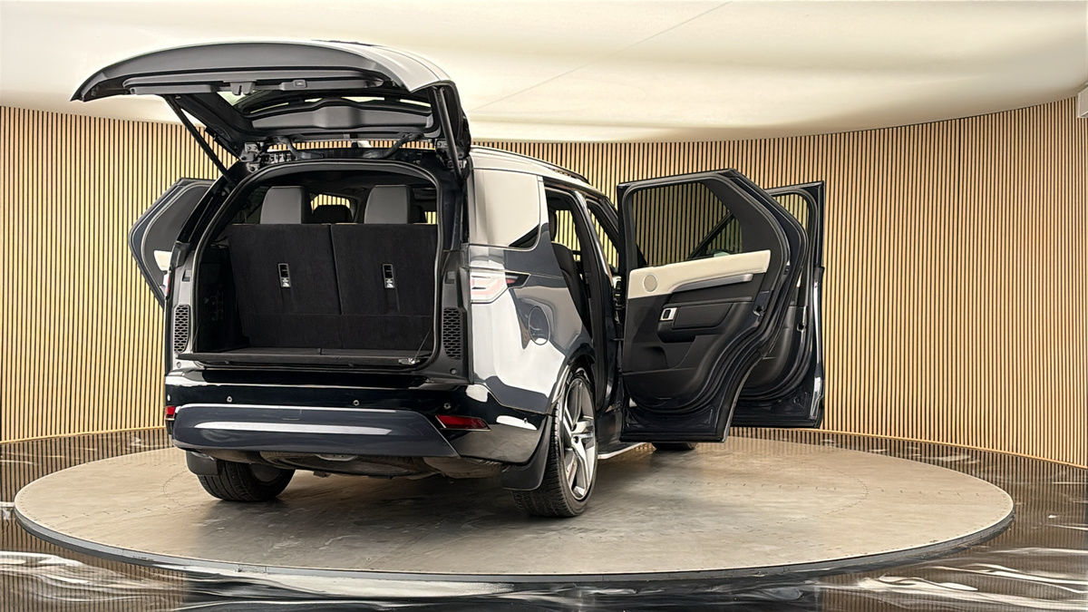 More views of Land Rover Discovery