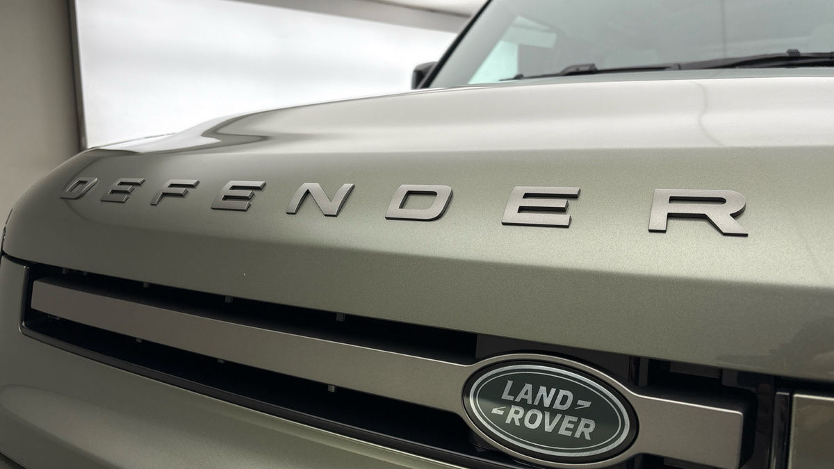 Land Rover Defender 90 Image 24