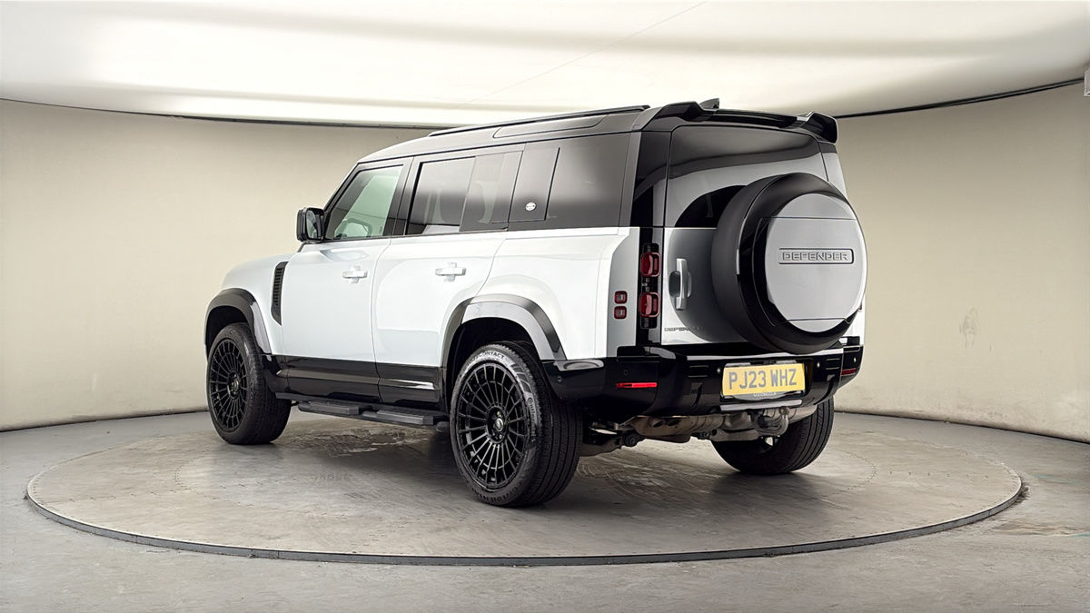 Land Rover Defender 110 Image 2