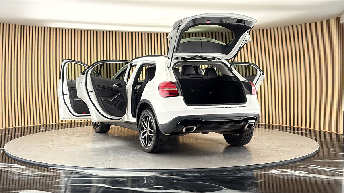 More views of Mercedes-Benz GLA