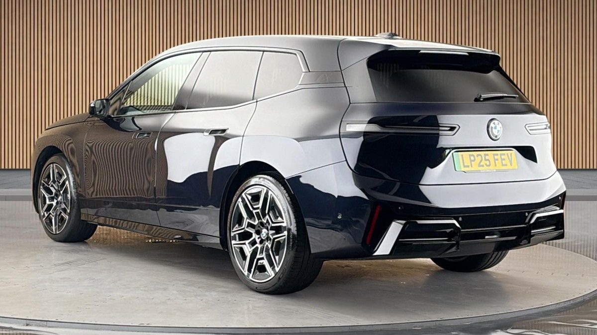 More views of BMW iX