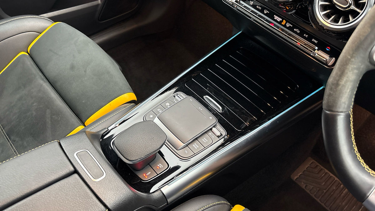 Mercedes-Benz GLA Image 18