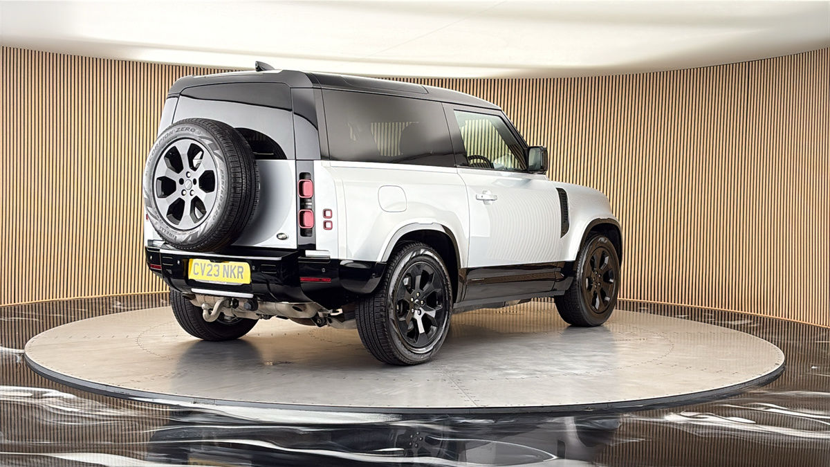 More views of Land Rover Defender 90