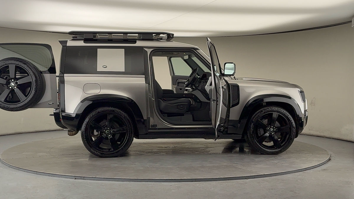 More views of Land Rover Defender 90