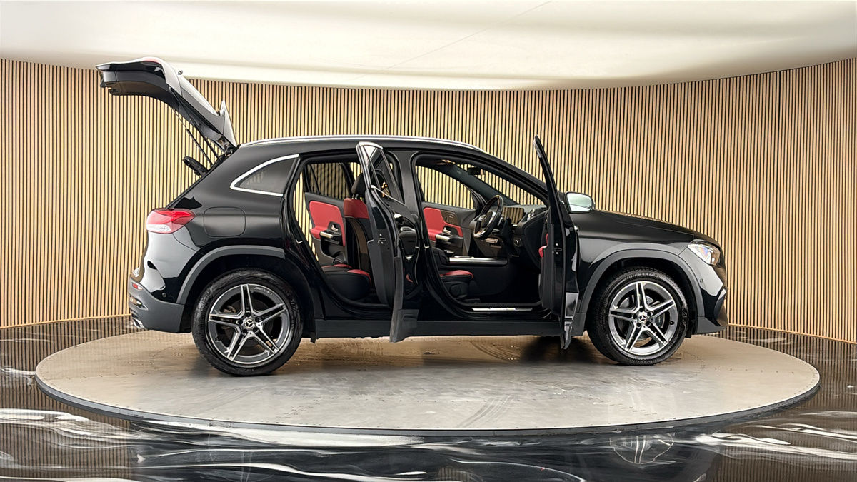 More views of Mercedes-Benz GLA