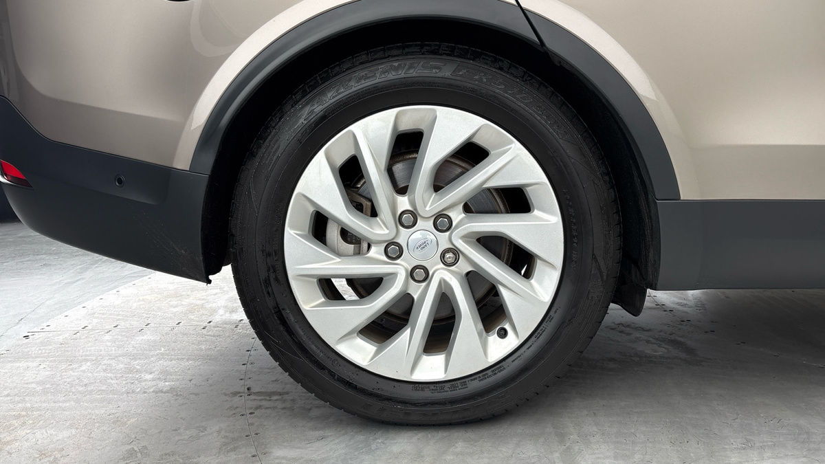 Land Rover Discovery Image 10