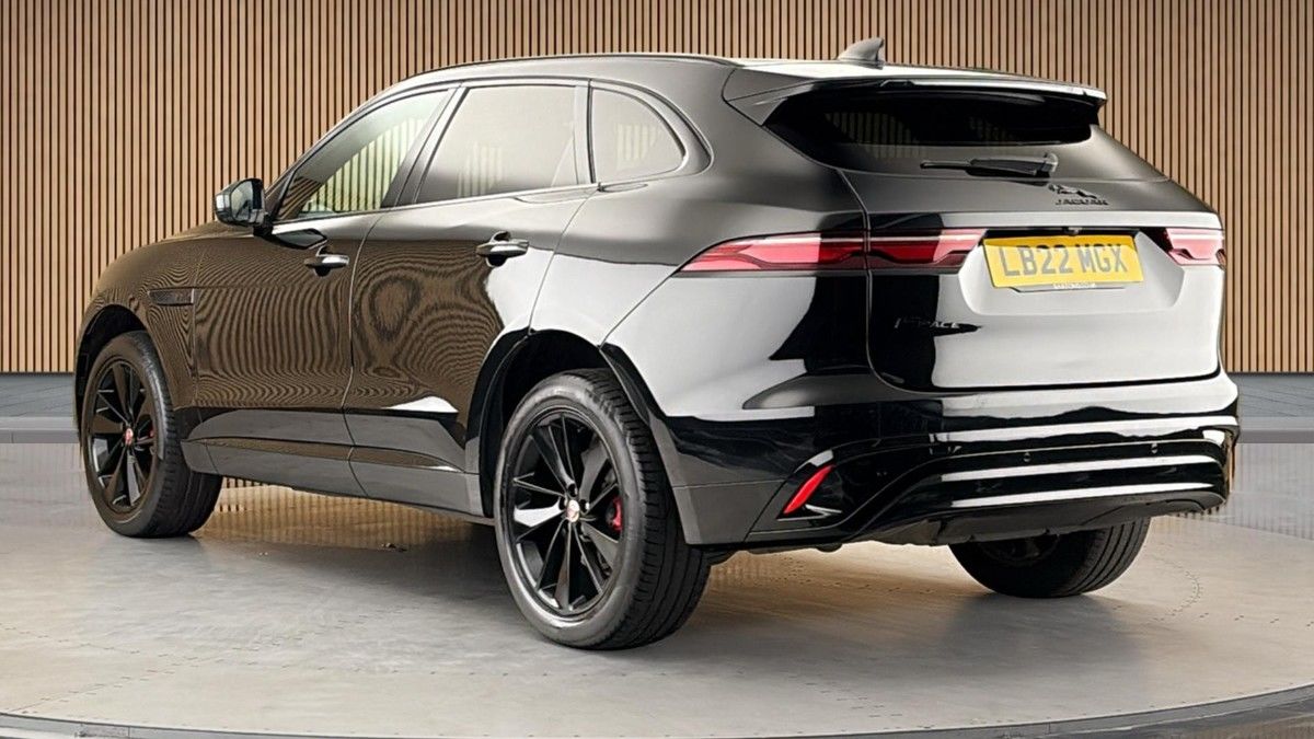 Jaguar F-PACE Image 2