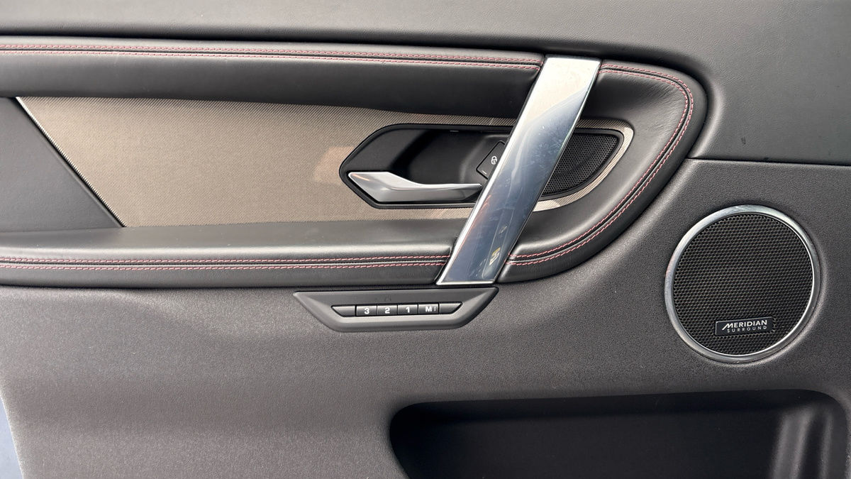 Land Rover Discovery Sport Image 19