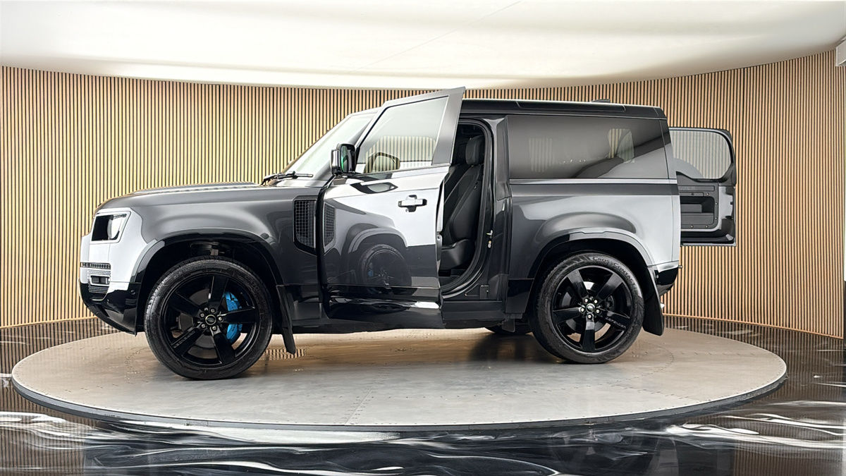 More views of Land Rover Defender 90