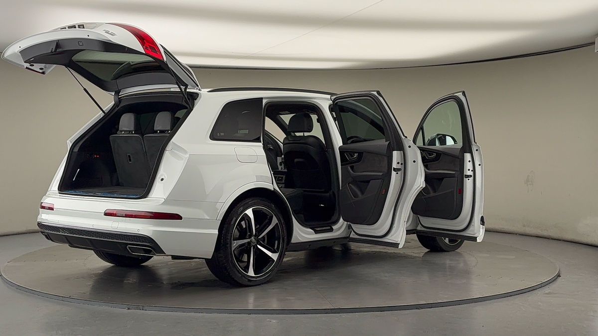 More views of Audi Q7