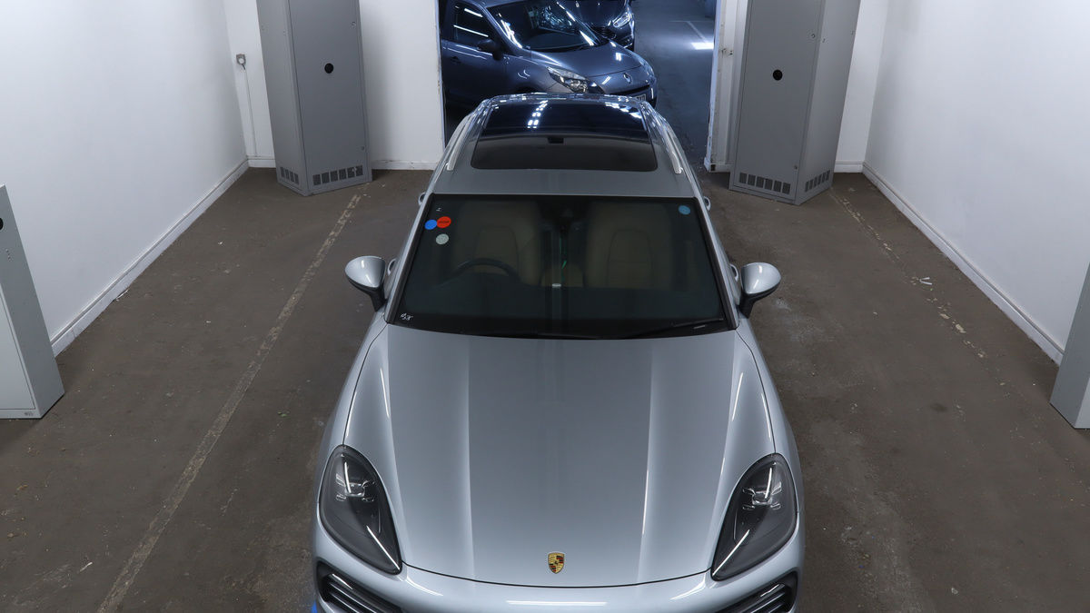 Porsche Cayenne Image 7
