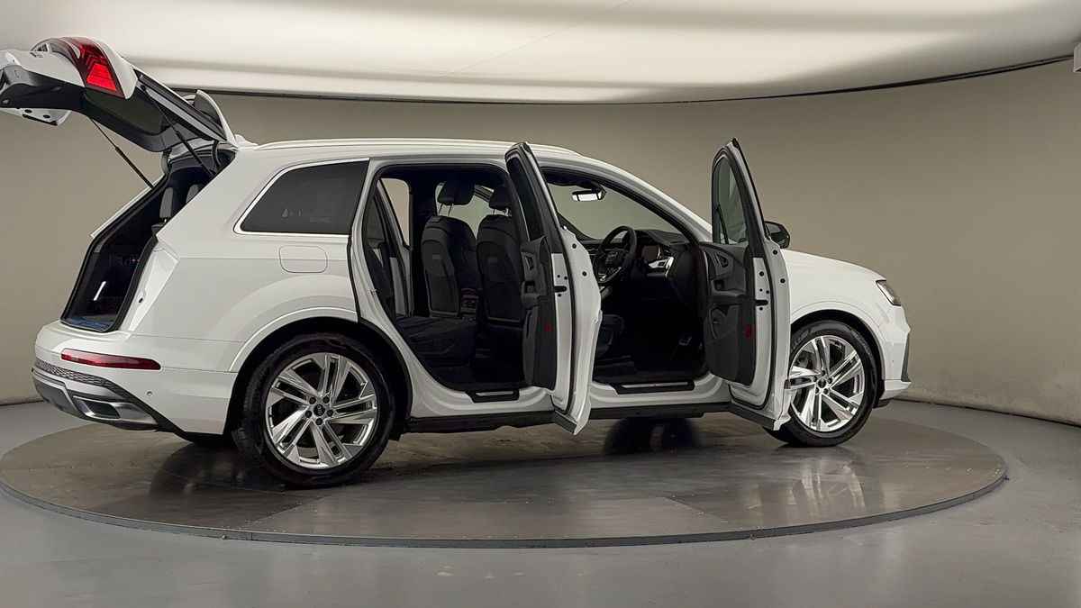 More views of Audi Q7