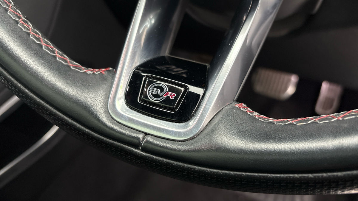 Jaguar F-PACE Image 26