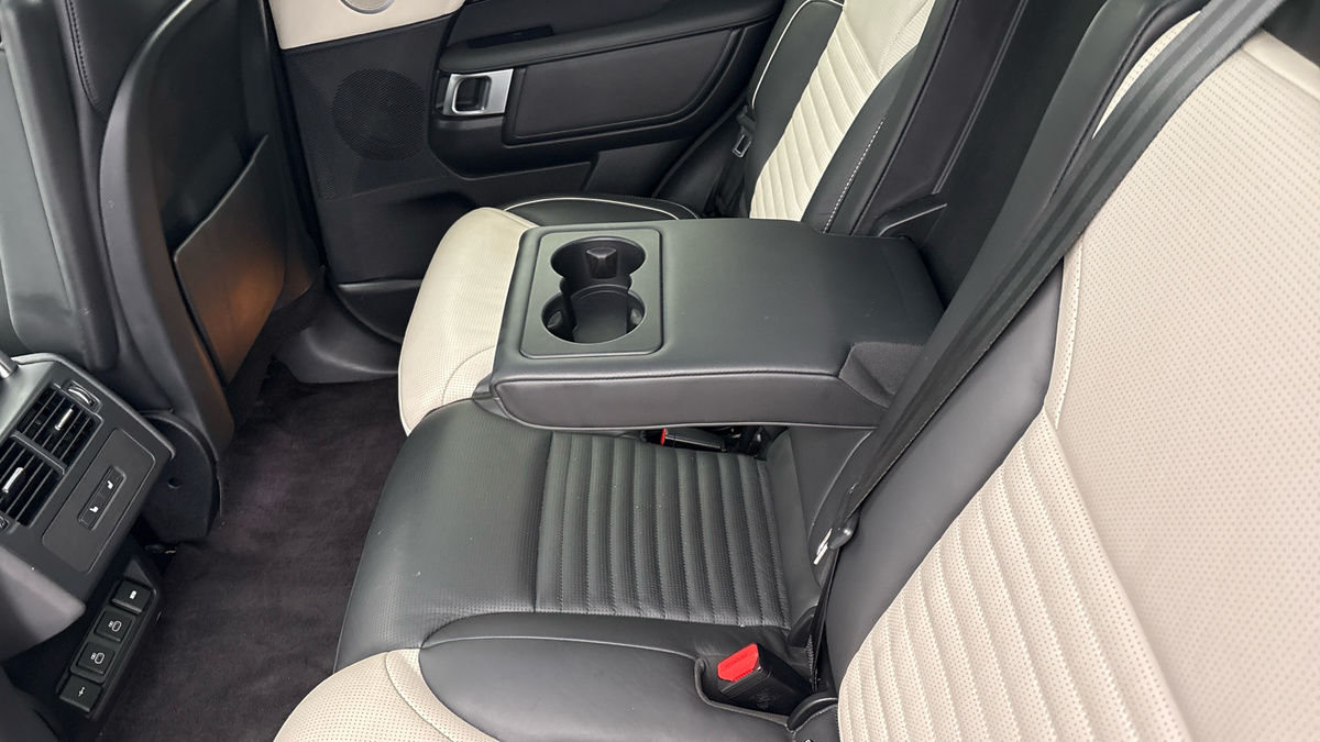 Land Rover Discovery Image 9