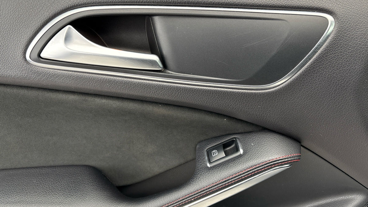 Mercedes-Benz GLA Image 19