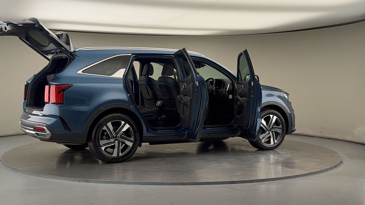 More views of Kia Sorento