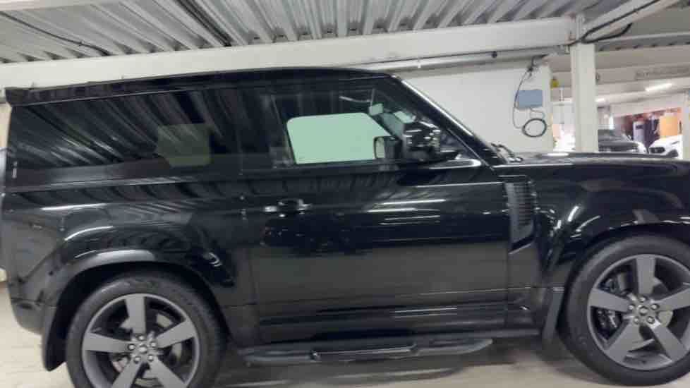 More views of Land Rover Defender 90