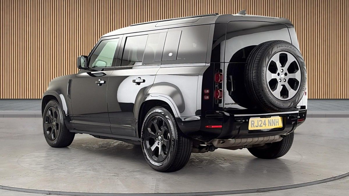 Land Rover Defender 110 Image 2