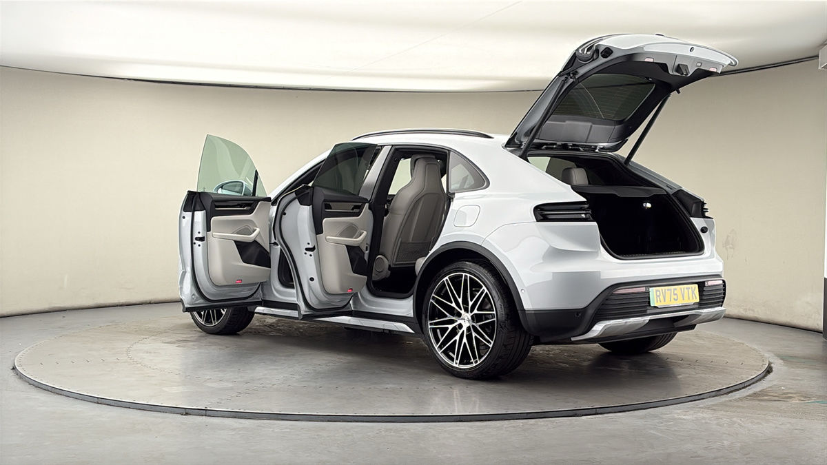 More views of Porsche Macan