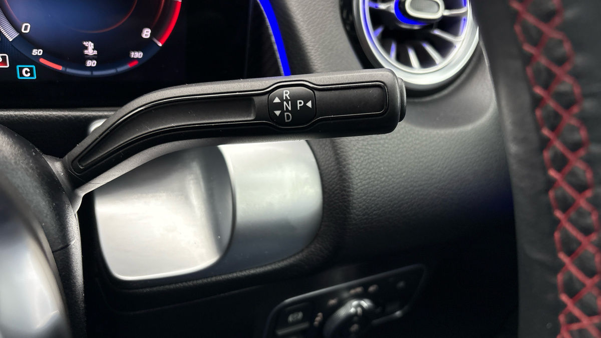 Mercedes-Benz GLB Image 6