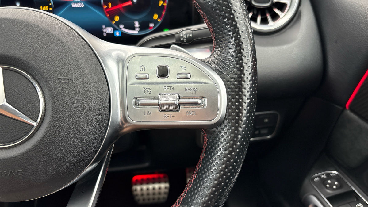 Mercedes-Benz GLB Image 14