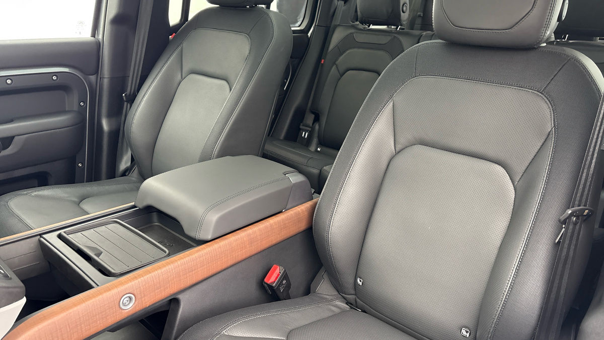 Land Rover Defender 110 Urban Image 7