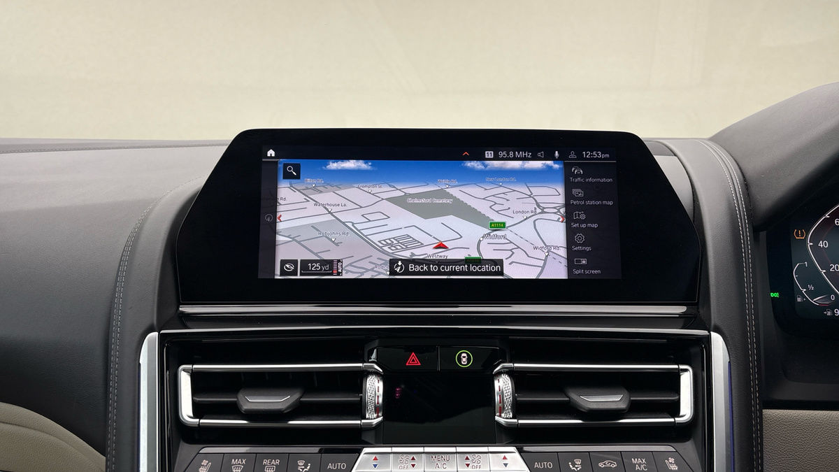 BMW 8 Series Image 17