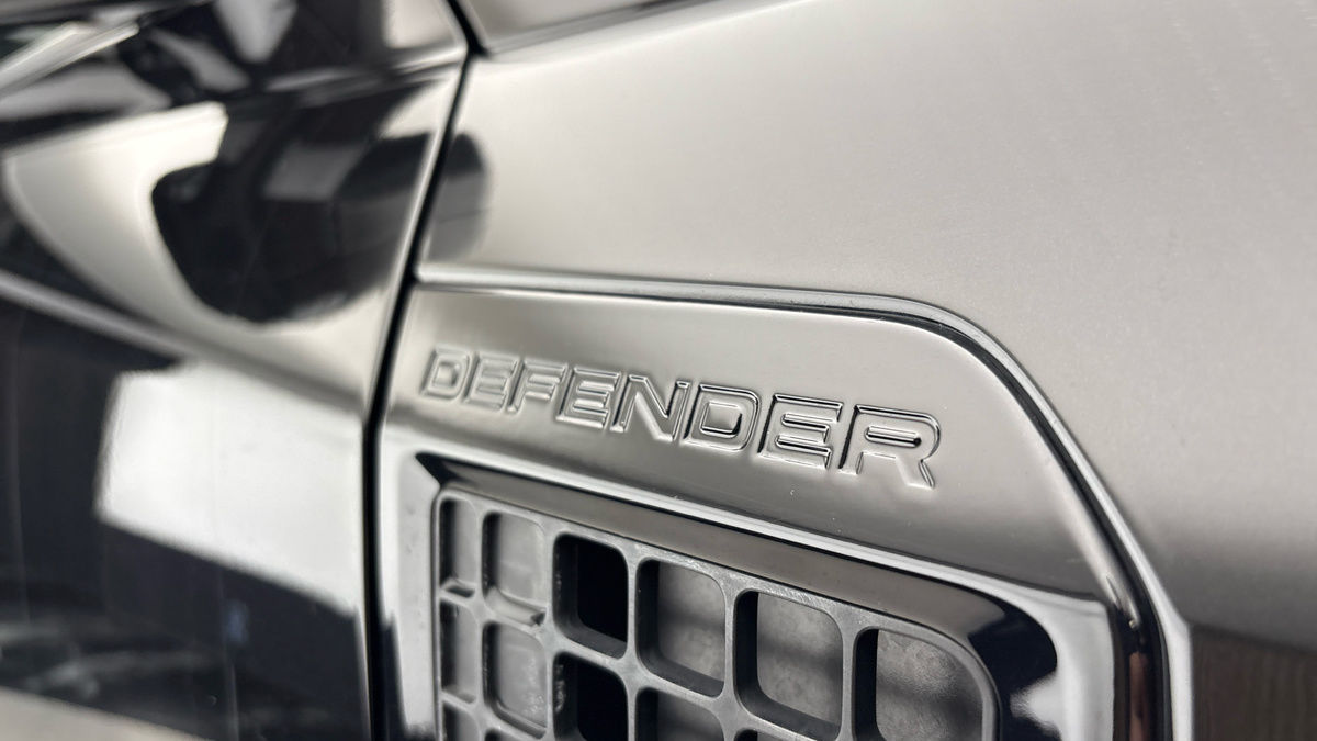 Land Rover Defender 90 Image 35