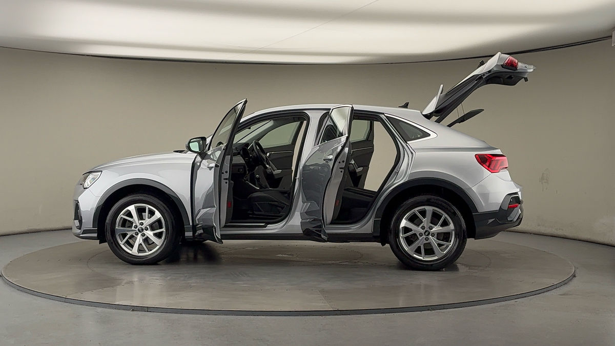 More views of Audi Q3