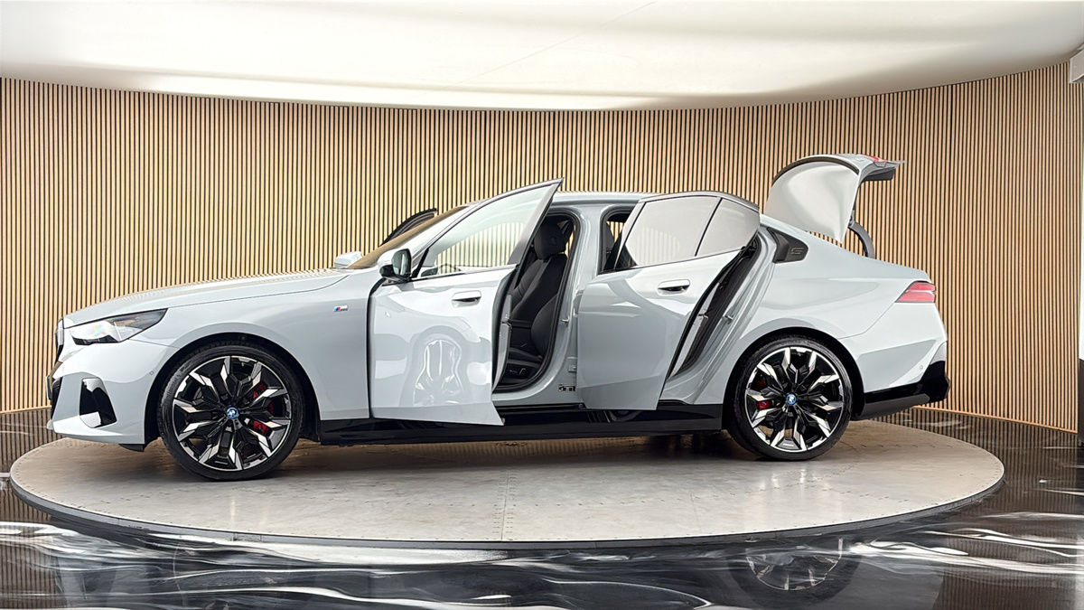 More views of BMW i5