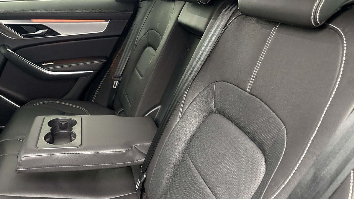 Jaguar F-PACE Image 9