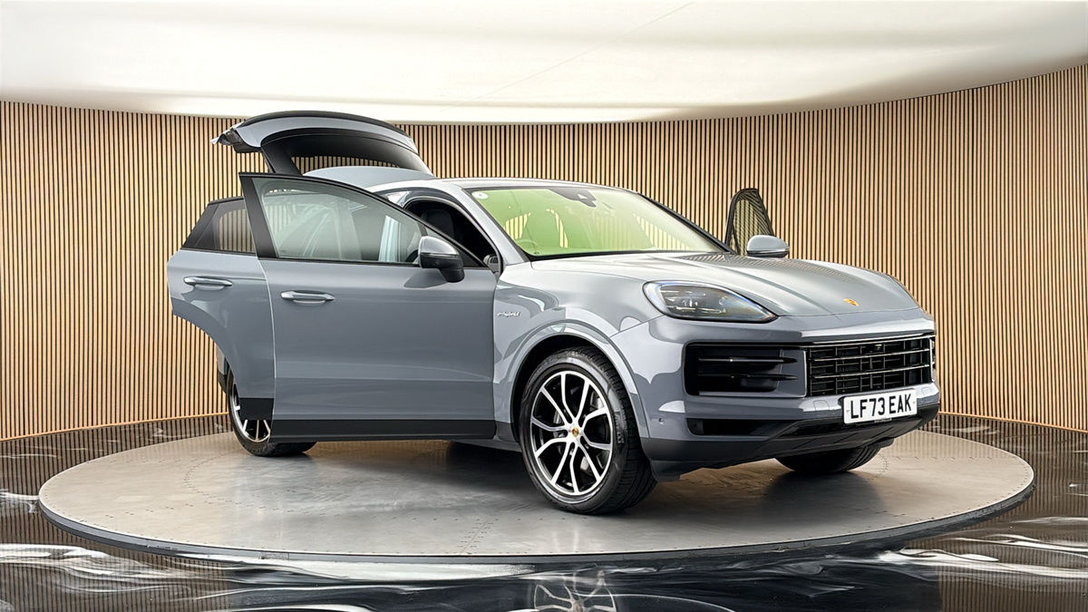 More views of Porsche Cayenne