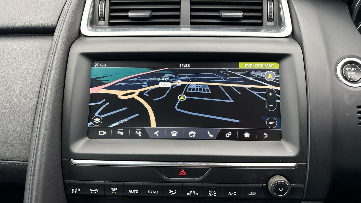 Jaguar E-PACE Image 17