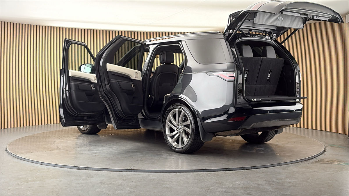 More views of Land Rover Discovery