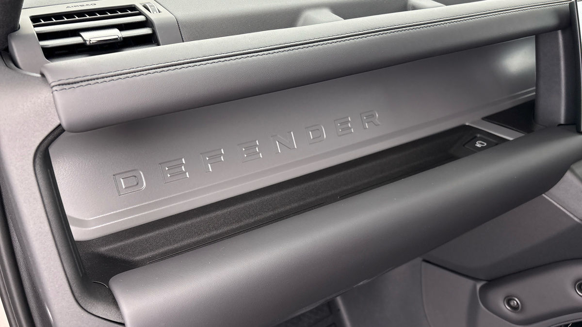 Land Rover Defender 110 Urban Image 28