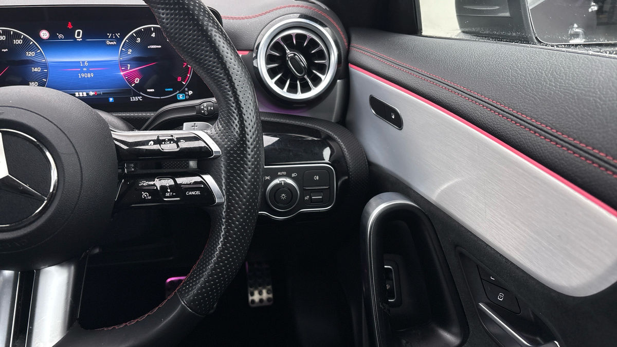 Mercedes-Benz CLA Image 14